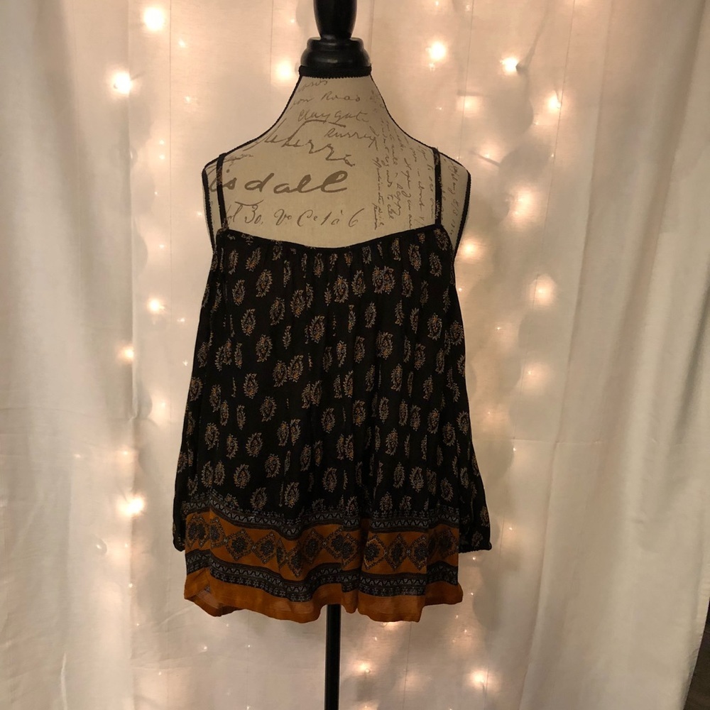 2[Hint of Blush] Cold shoulder black top